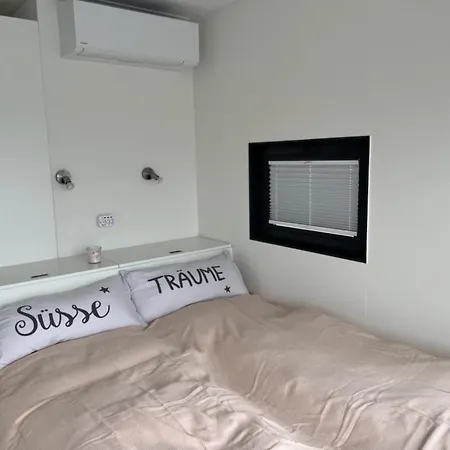 Hausboot Bakerman 자흐데니크