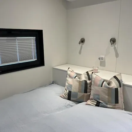 Hausboot Bakerman 자흐데니크