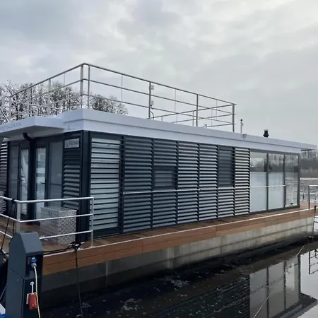 Hausboot Bakerman 보트호텔