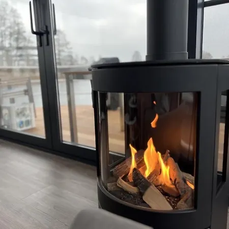 보트호텔 Hausboot Bakerman 자흐데니크