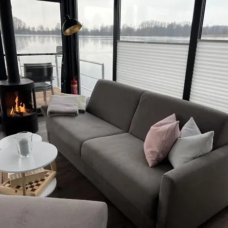 Hausboot Bakerman 보트호텔 자흐데니크