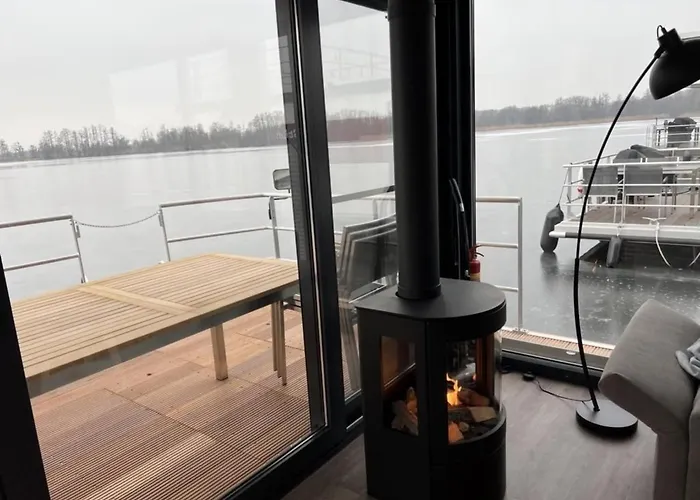 Hotel en barco Hausboot Bakerman